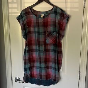 Beautiful plaid shirt with gold detailing and side split
